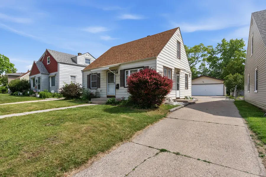 4710 W Sumac Pl, Milwaukee, WI 53219 - #2