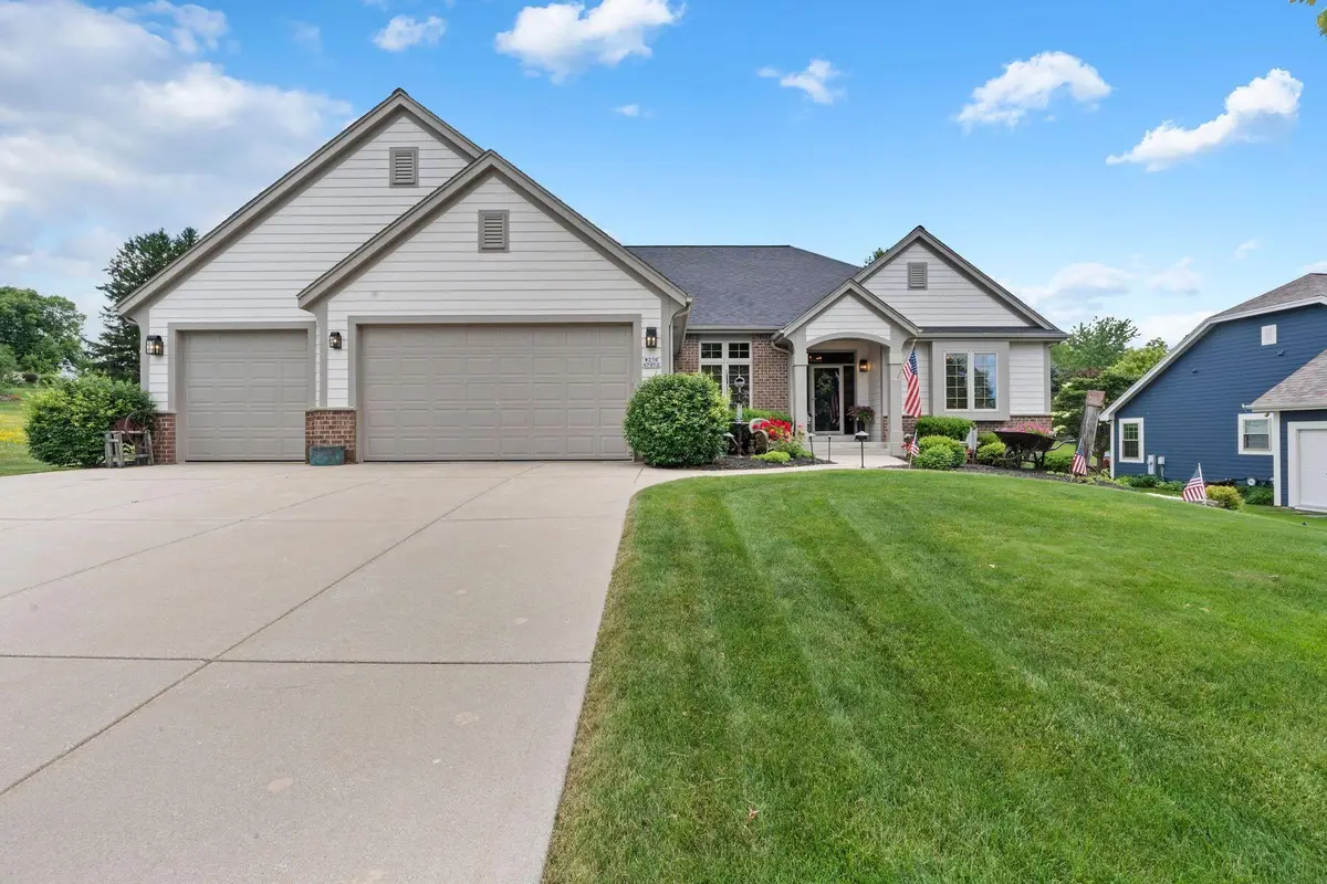 W230N7956 Bluebill Dr, Sussex, WI 53089 - #1