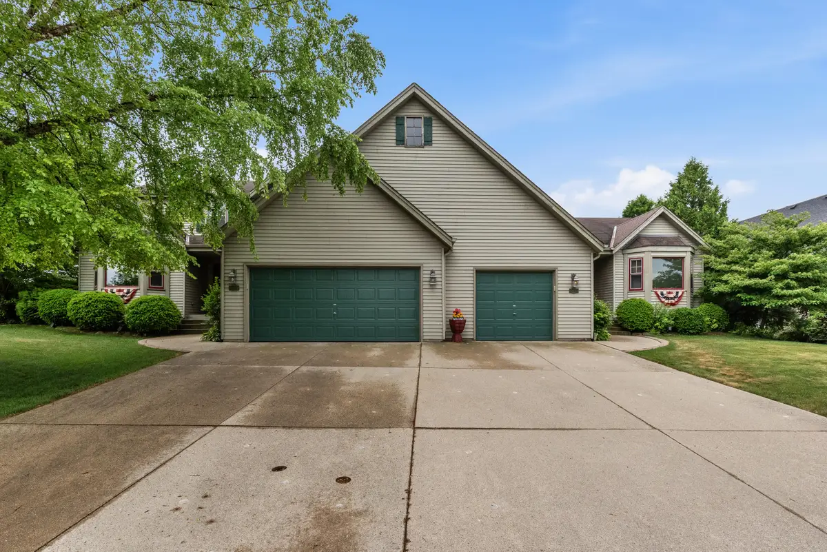 2091 Cherokee St, Grafton, WI 53024 - #1