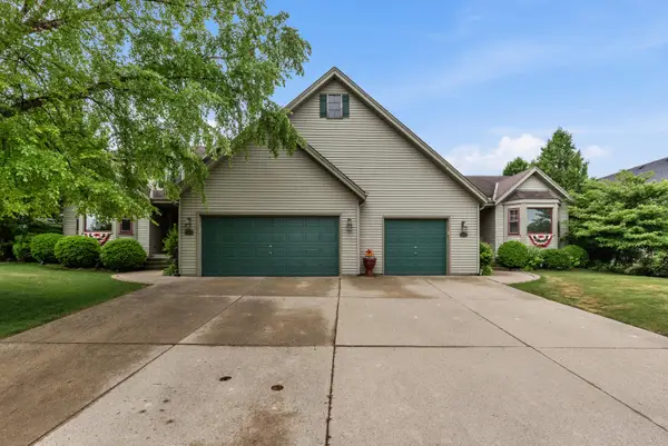 2091 Cherokee St, Grafton, WI 53024