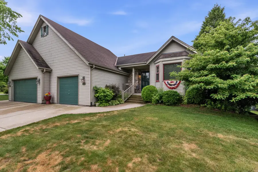 2091 Cherokee St, Grafton, WI 53024 - #3