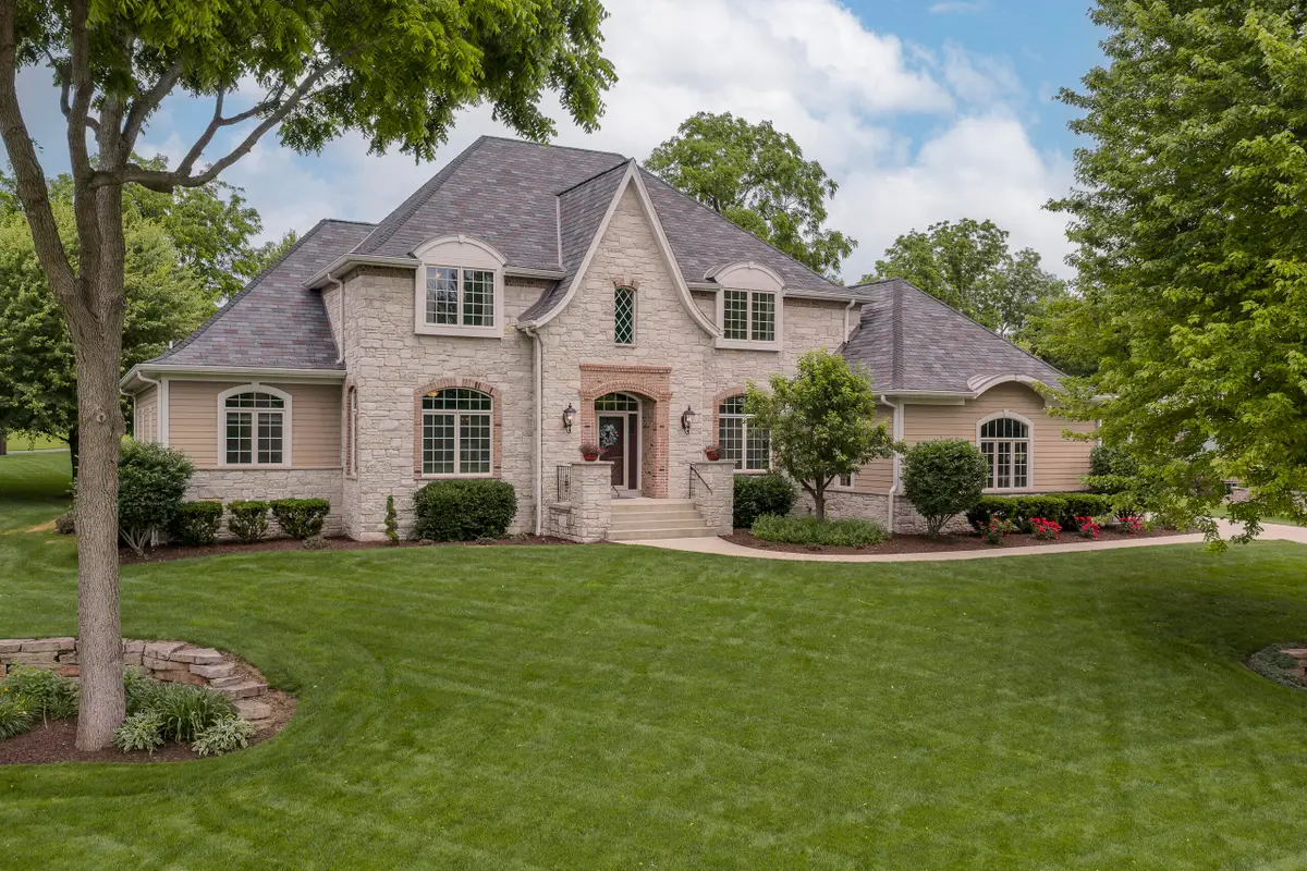 S76W26010 Prairieside Dr, Waukesha, WI 53189 - #1