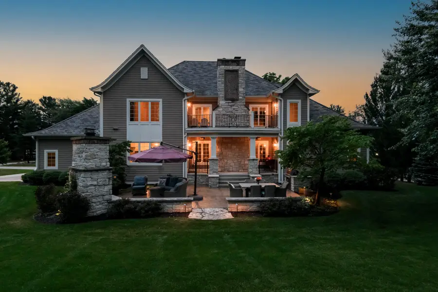 S76W26010 Prairieside Dr, Waukesha, WI 53189 - #2