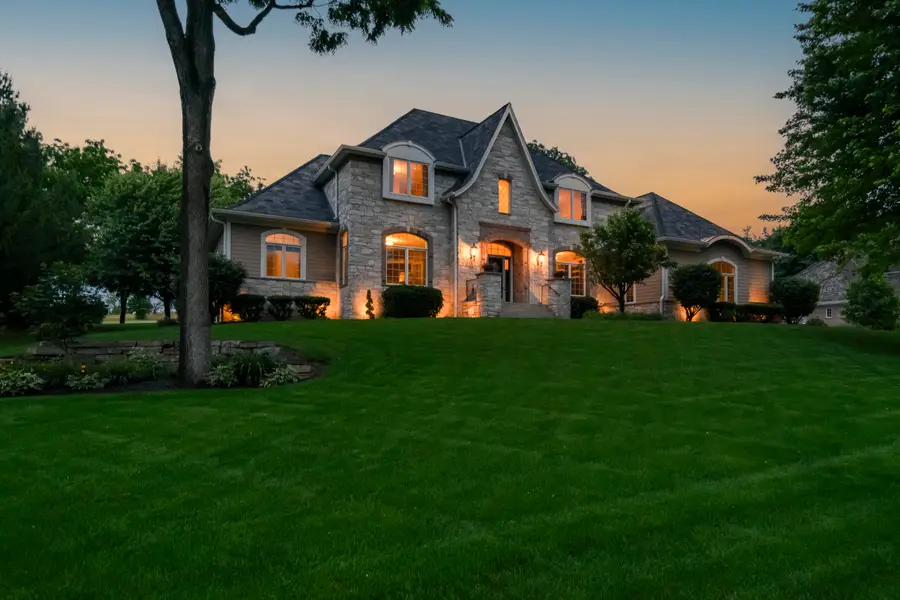 S76W26010 Prairieside Dr, Waukesha, WI 53189 - #3
