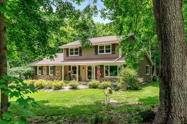 W254N9301 Bittersweet Dr, Lisbon, WI 53089