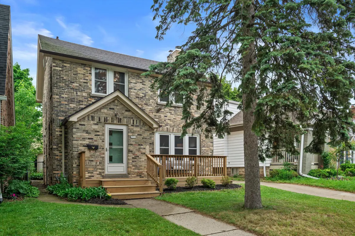1512 E Olive St, Shorewood, WI 53211 - #1