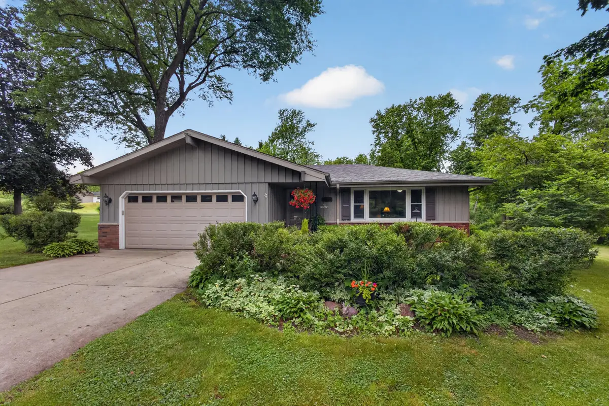 N2W27268 Lyles Dr, Waukesha, WI 53188 - #1