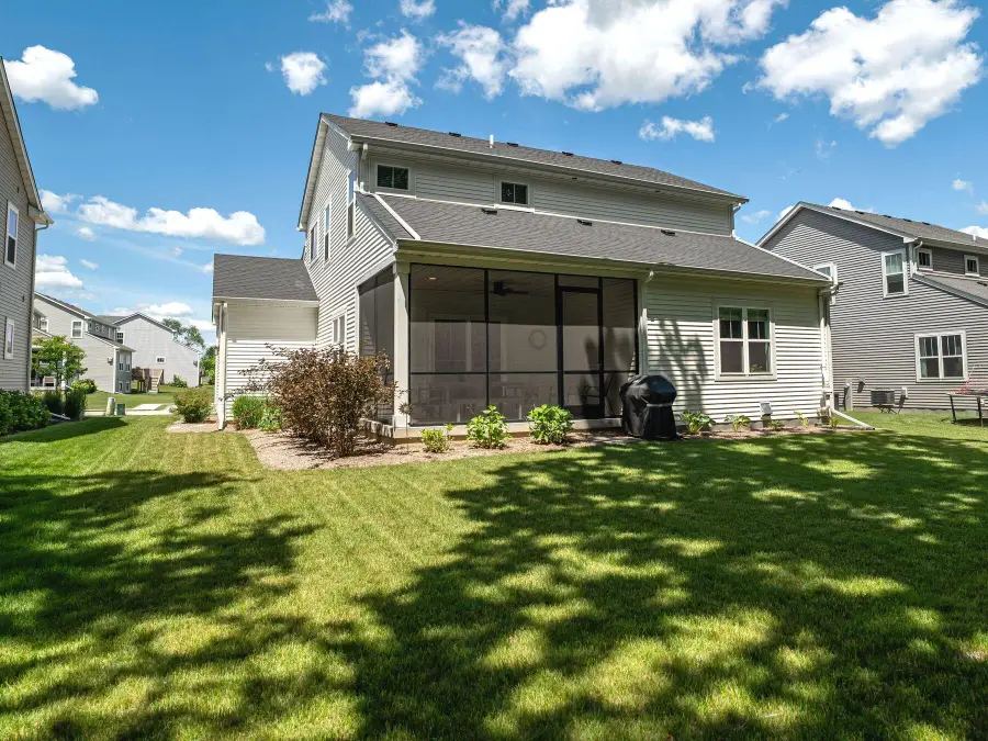 524 Wild Oak Rd, Hartland, WI 53029 - #3