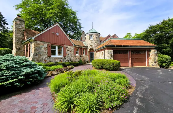 19605 Davidson Rd, Brookfield, WI 53045