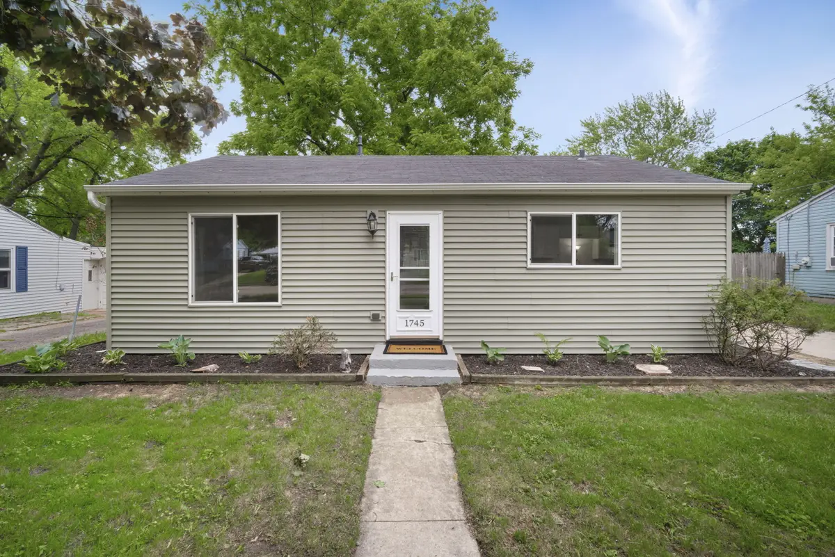 1745 Illinois St, Racine, WI 53405 - #1