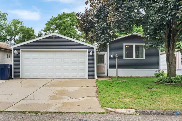 82 Falling Creek Cir, Janesville, WI 53548