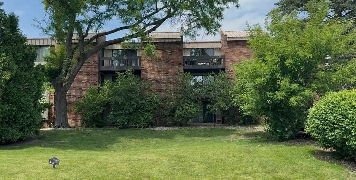 2220 W Good Hope Rd, Glendale, WI 53209 - #1