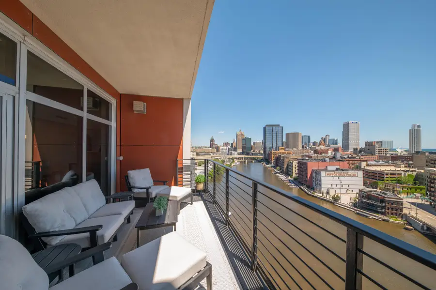 106 W Seeboth St, Milwaukee, WI 53204 - #2