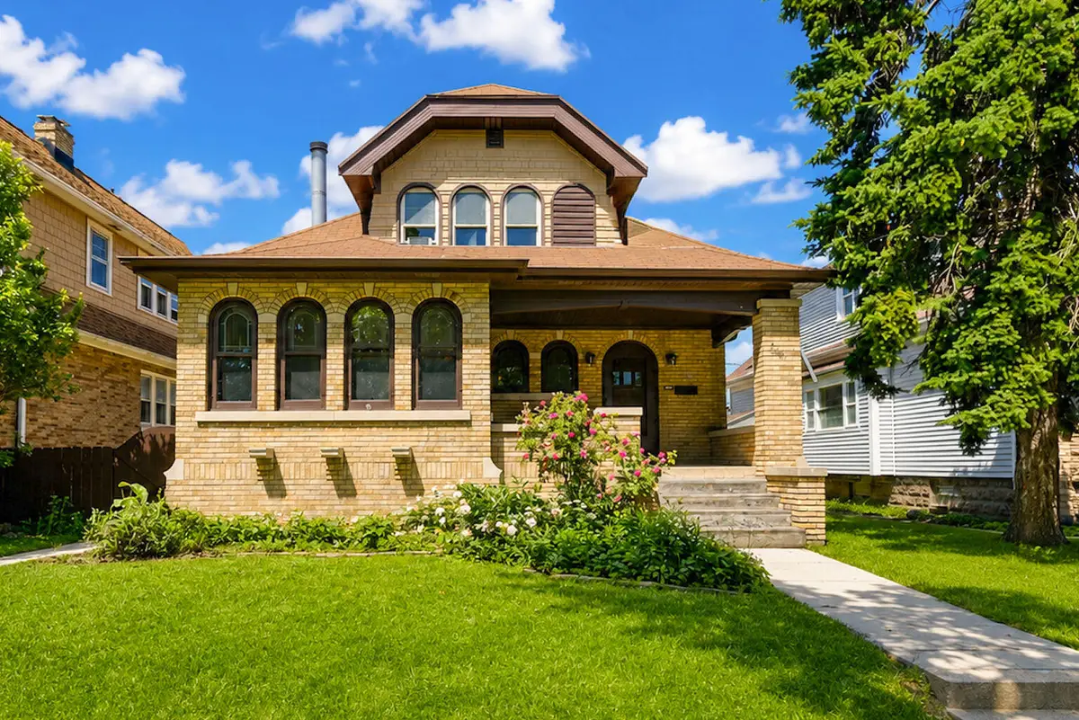 3161 S 11th St, Milwaukee, WI 53215 - #1