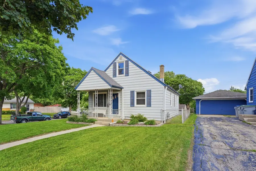 8001 W Kathryn Ave, Milwaukee, WI 53218 - #3
