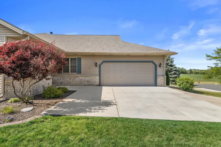 W155N6631 Blue Heron Dr, Menomonee Falls, WI 53051 - #2