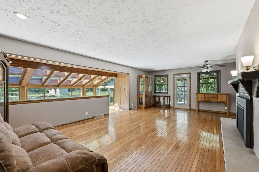 611 W Mequon Rd, Mequon, WI 53092 - #2