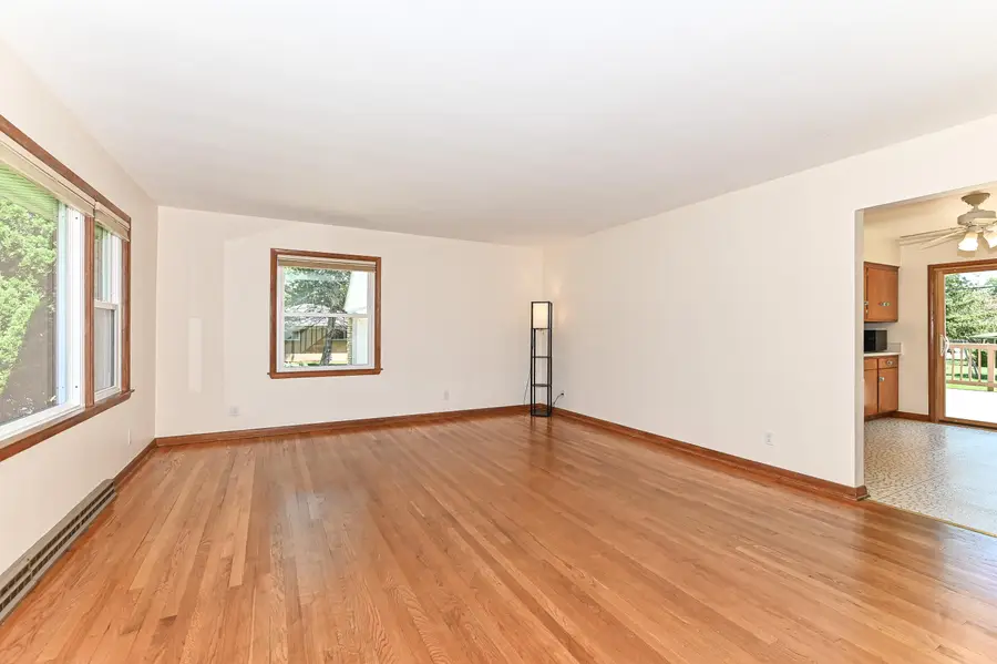 W156N8008 Pilgrim Rd, Menomonee Falls, WI 53051 - #2