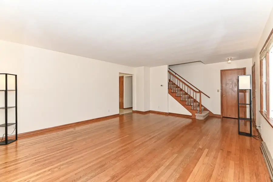 W156N8008 Pilgrim Rd, Menomonee Falls, WI 53051 - #3