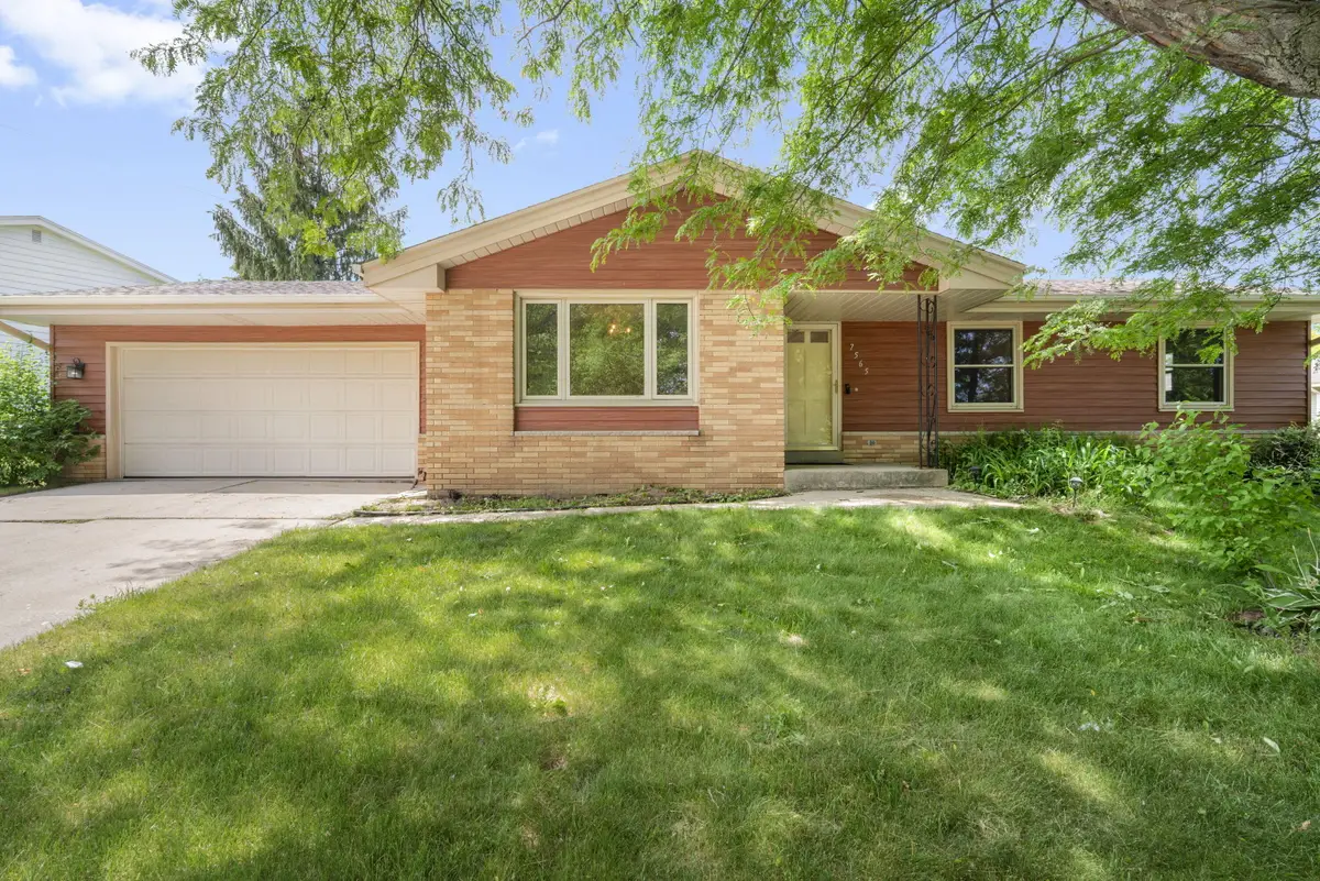 7565 S Lenox Ave, Oak Creek, WI 53154 - #1