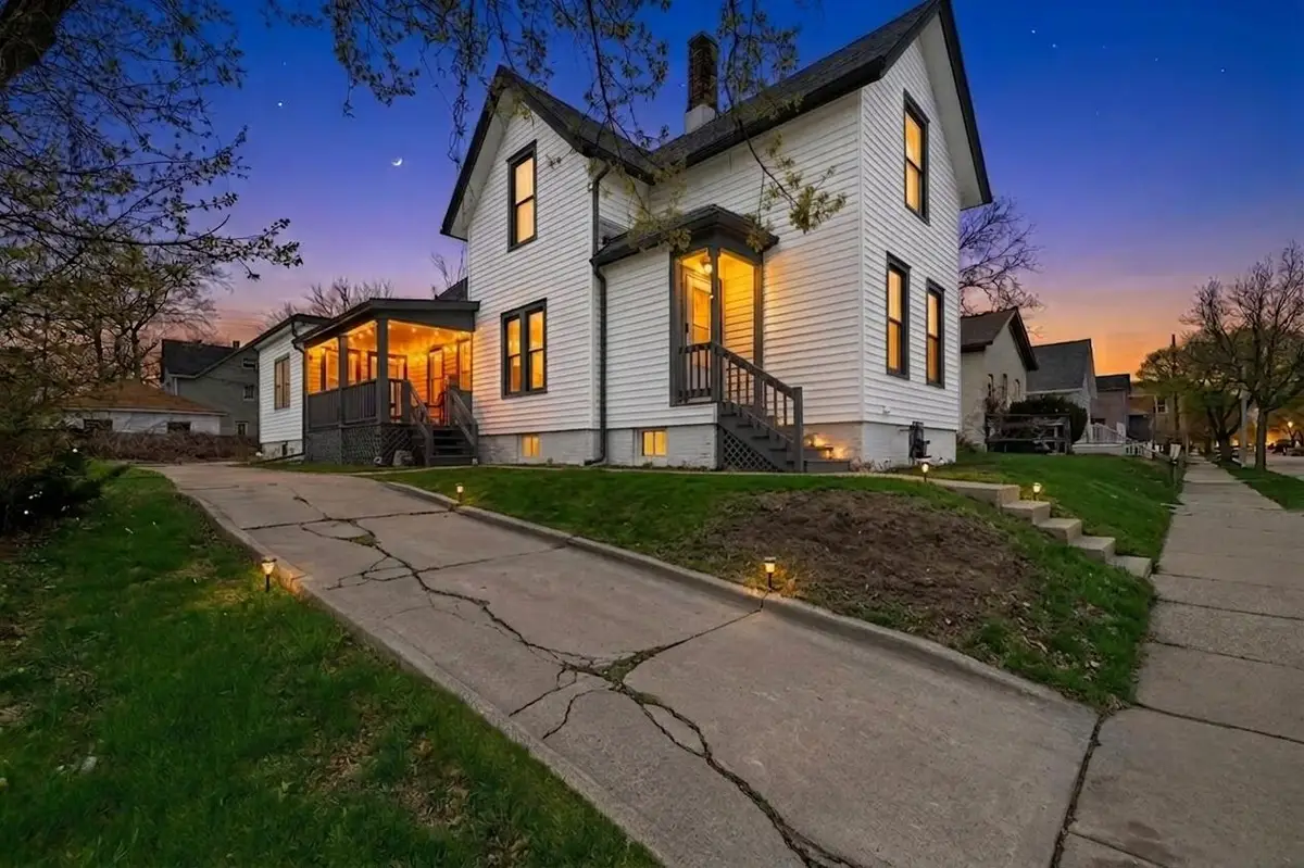 1220 N Wisconsin St, Racine, WI 53402 - #1