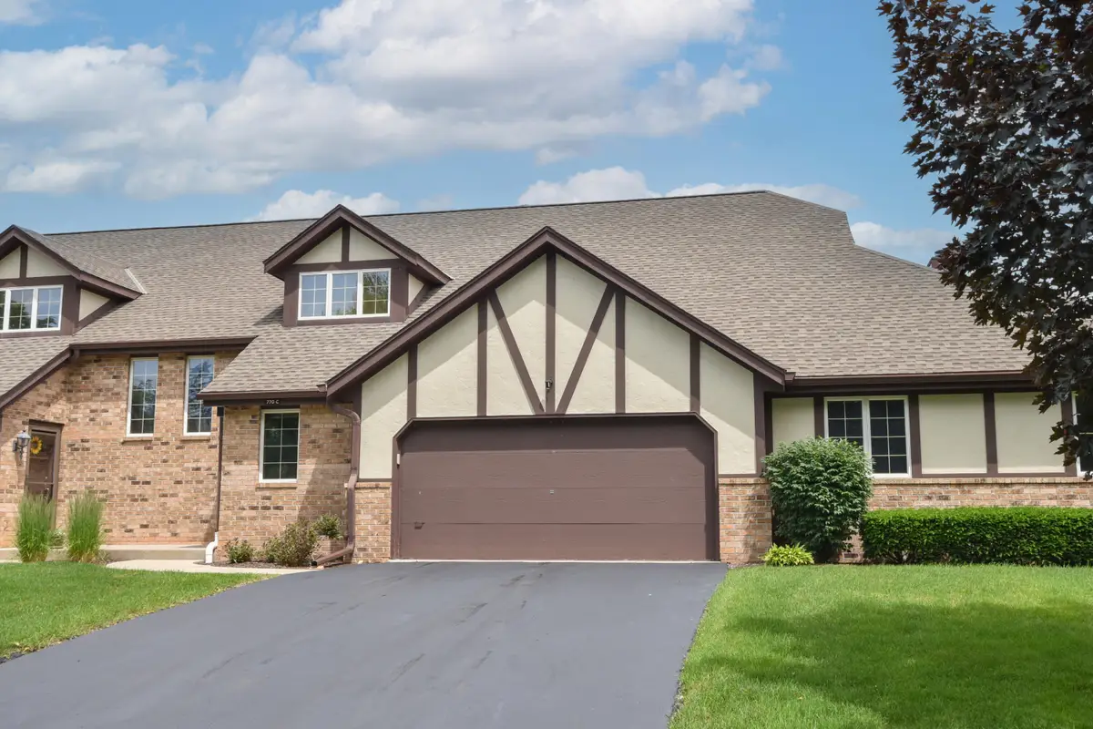 770 Oakwood Ln, Brookfield, WI 53045 - #1