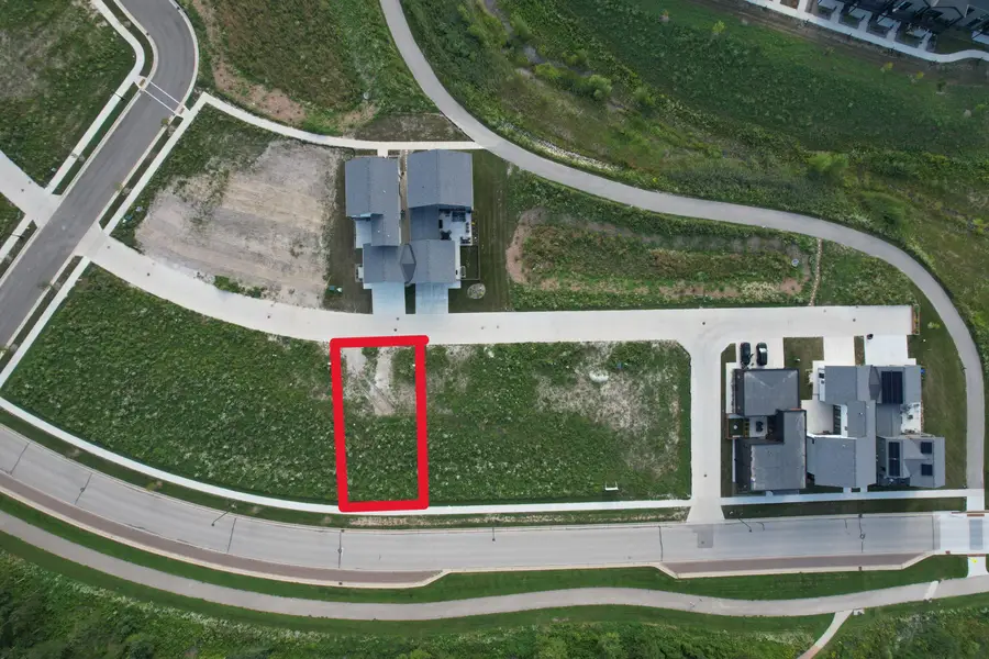 9393 S Lake Vista Pkwy, Oak Creek, WI 53154 - #2