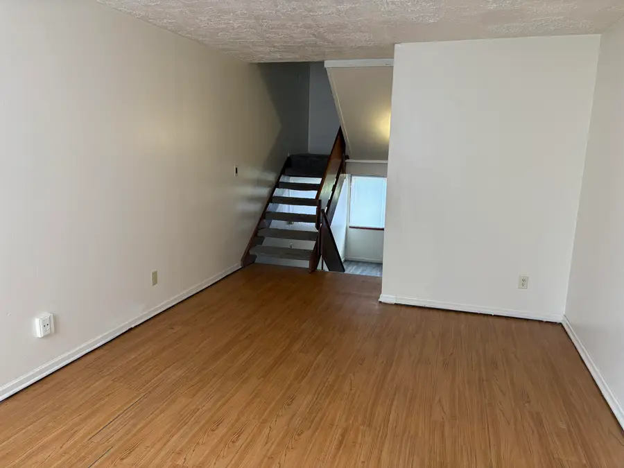 8866 N 95 St, Milwaukee, WI 53224 - #2