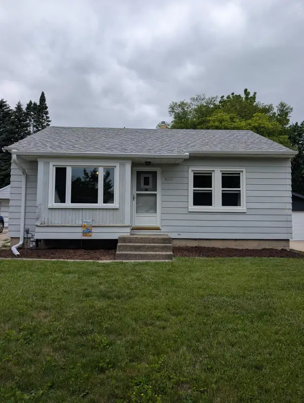 4059 S Alexander Ave, Saint Francis, WI 53235