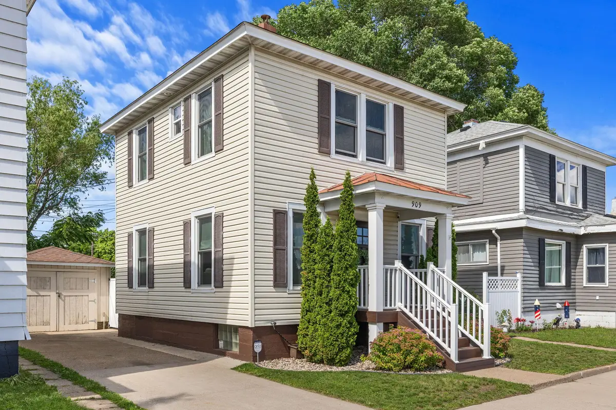 909 Green Bay St, La Crosse, WI 54601 - #1