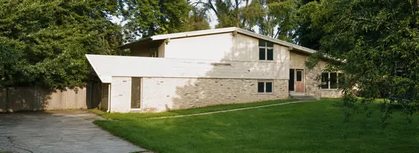W154N8105 Elm Ln, Menomonee Falls, WI 53051