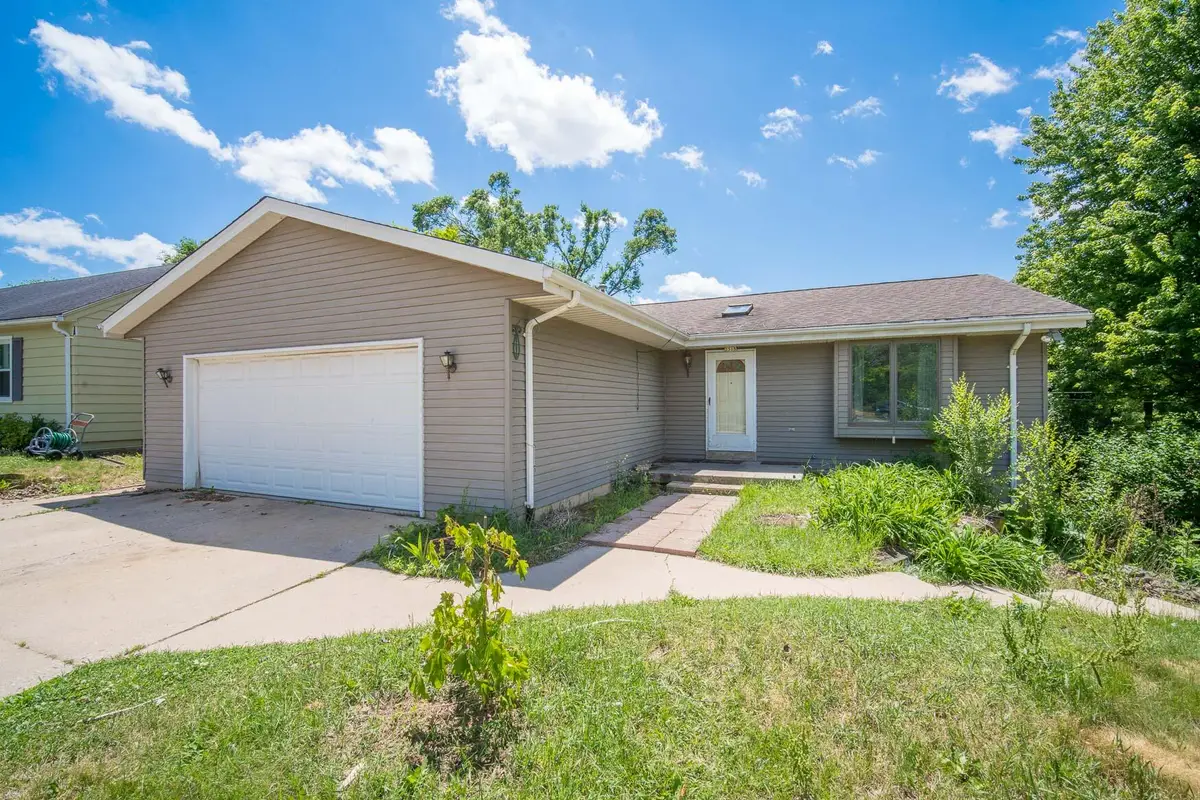 2315-17 Chestnut St, West Bend, WI 53095 - #1