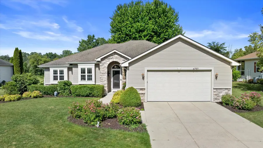 6797 Jamestown Dr, West Bend, WI 53090 - #2