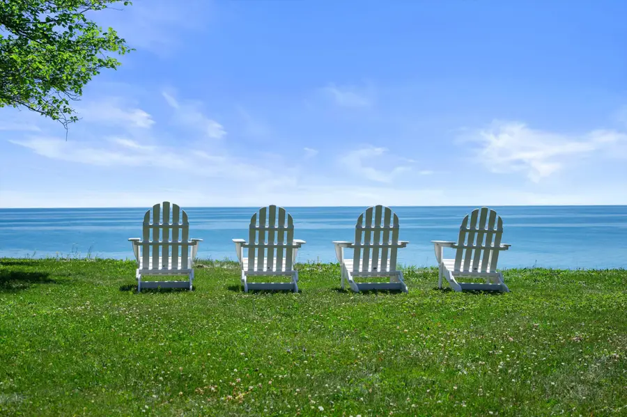 13334 N Lakewood Dr, Mequon, WI 53097 - #2
