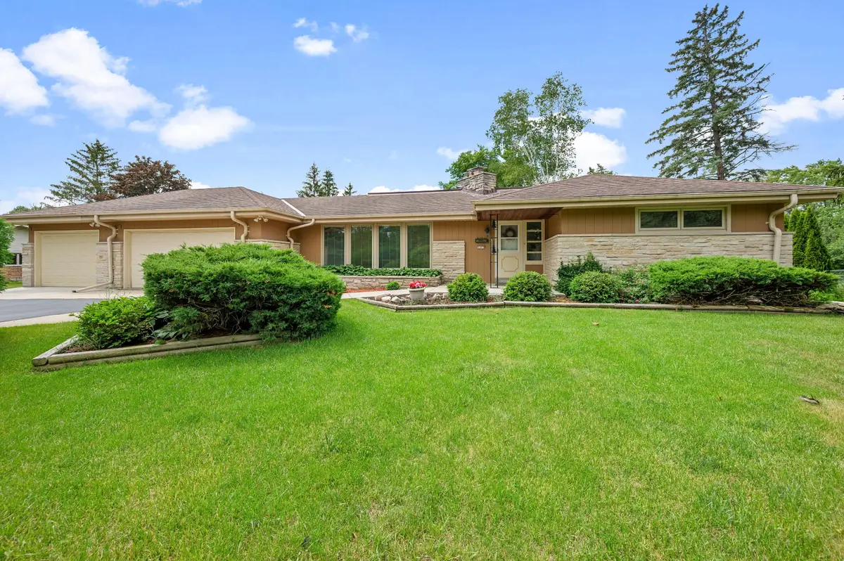 1603 W Zedler Ln, Mequon, WI 53092 - #1