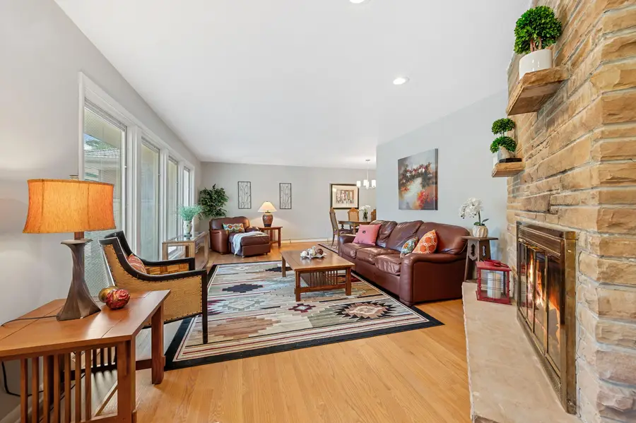 1603 W Zedler Ln, Mequon, WI 53092 - #2