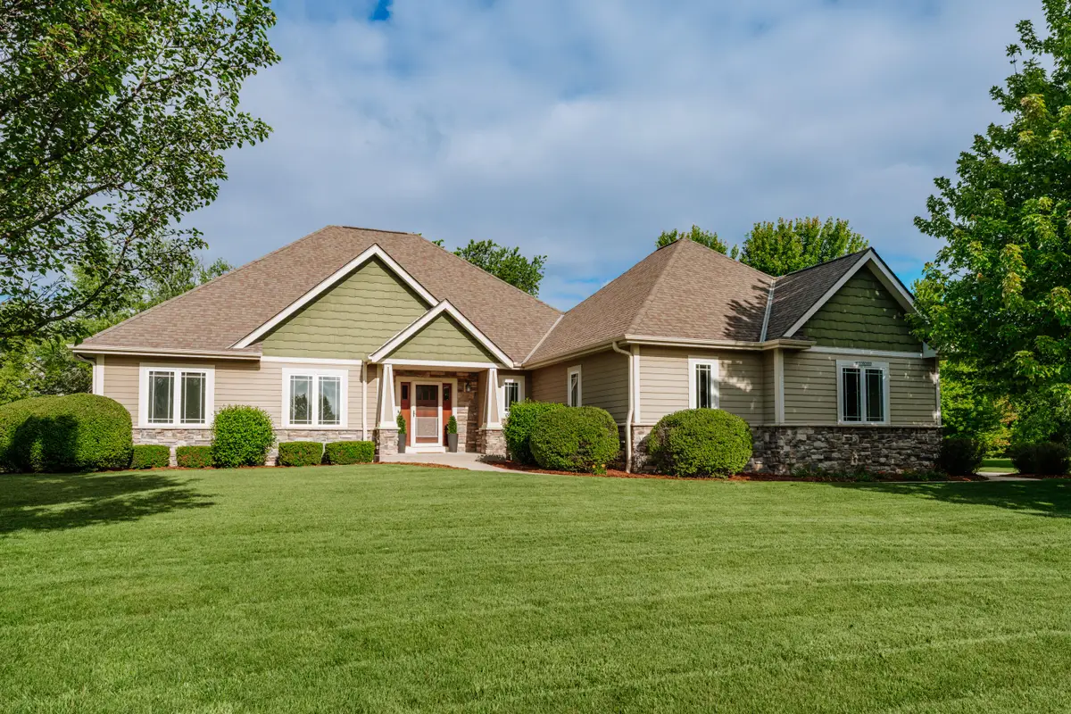 W193N5889 Canary Dr, Menomonee Falls, WI 53051 - #1