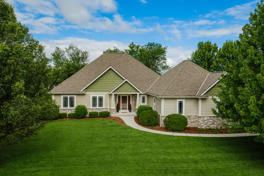 W193N5889 Canary Dr, Menomonee Falls, WI 53051 - #2