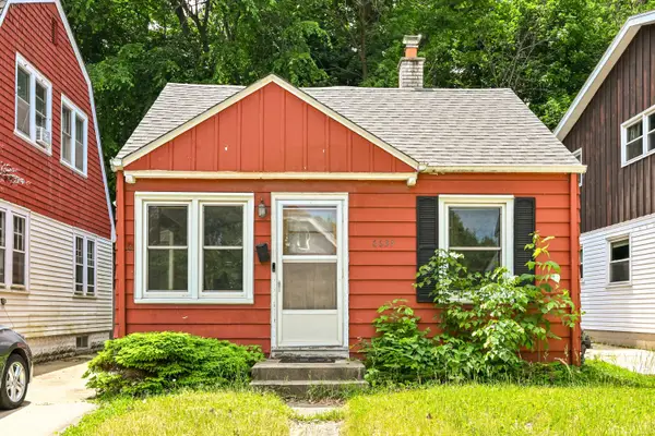 6633 Hillside Ln, Wauwatosa, WI 53213