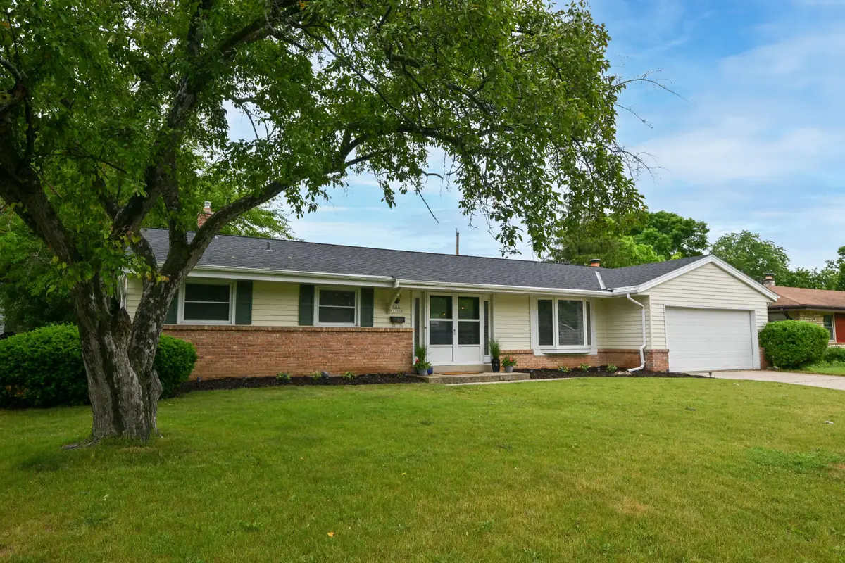 N90W17638 St. Francis Dr, Menomonee Falls, WI 53051 - #1