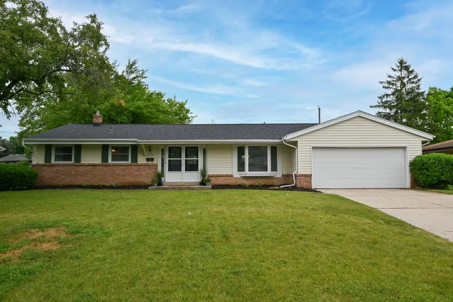 N90W17638 St. Francis Dr, Menomonee Falls, WI 53051 - #2