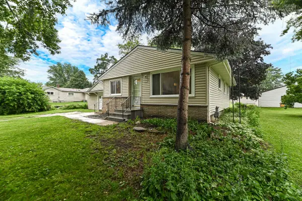 3430 Roberts St, Caledonia, WI 53126