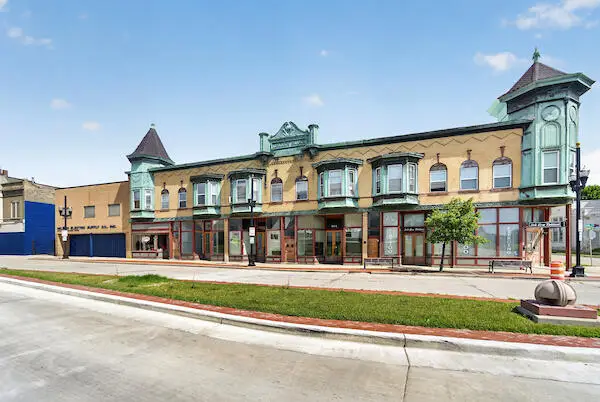 900 State St, Racine, WI 53404