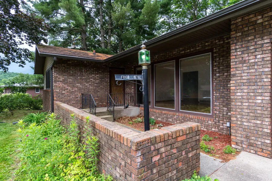 1578 Young Dr E, Onalaska, WI 54650 - #3
