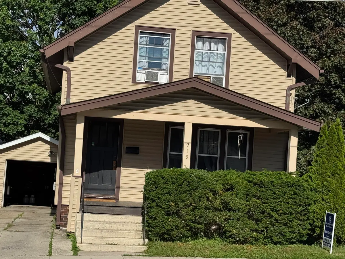 913 S 21st St, Manitowoc, WI 54220 - #1