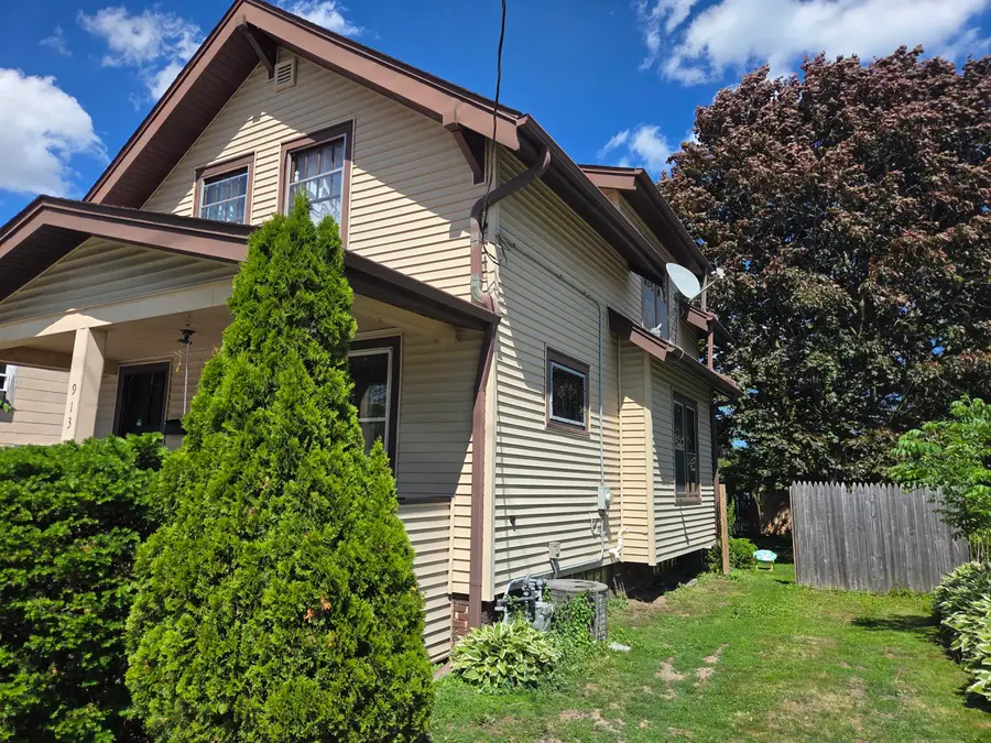 913 S 21st St, Manitowoc, WI 54220 - #2