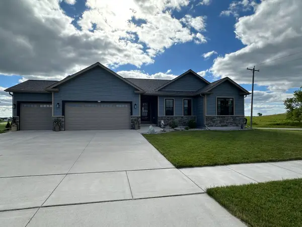 800 Linda Ln, Watertown, WI 53094