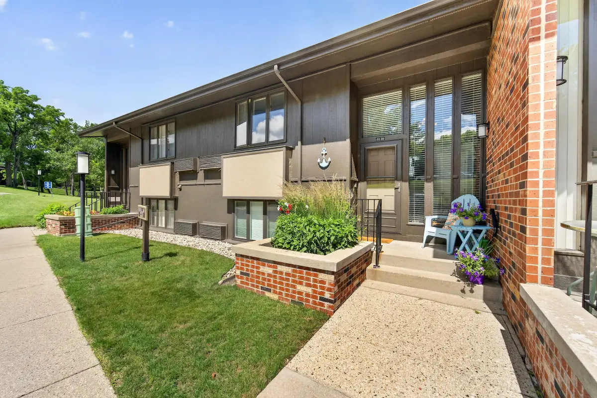 33 Lausanne Ct, Geneva, WI 53147 - #1