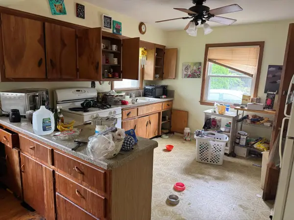 2126 N 115th St, Wauwatosa, WI 53226