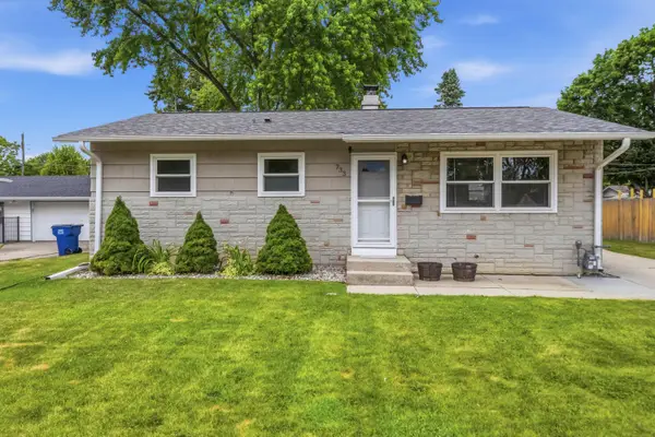 733 9th St, Grafton, WI 53024